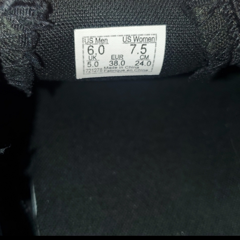 VANS CLASSIC SLIP ONS - Picture 4 of 6